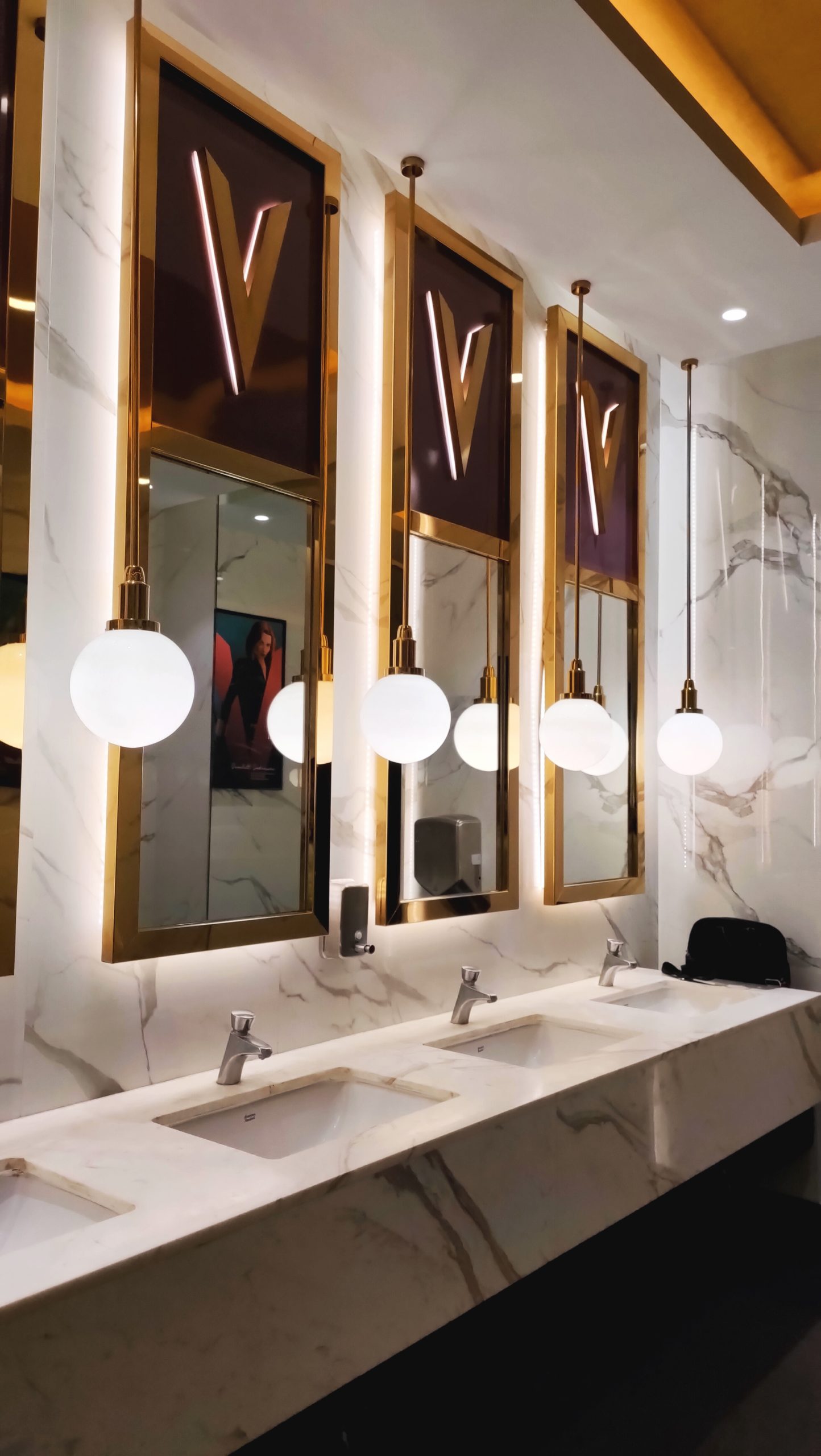 Your Walls, Alive: The Magic of Artistic Expression 🎨