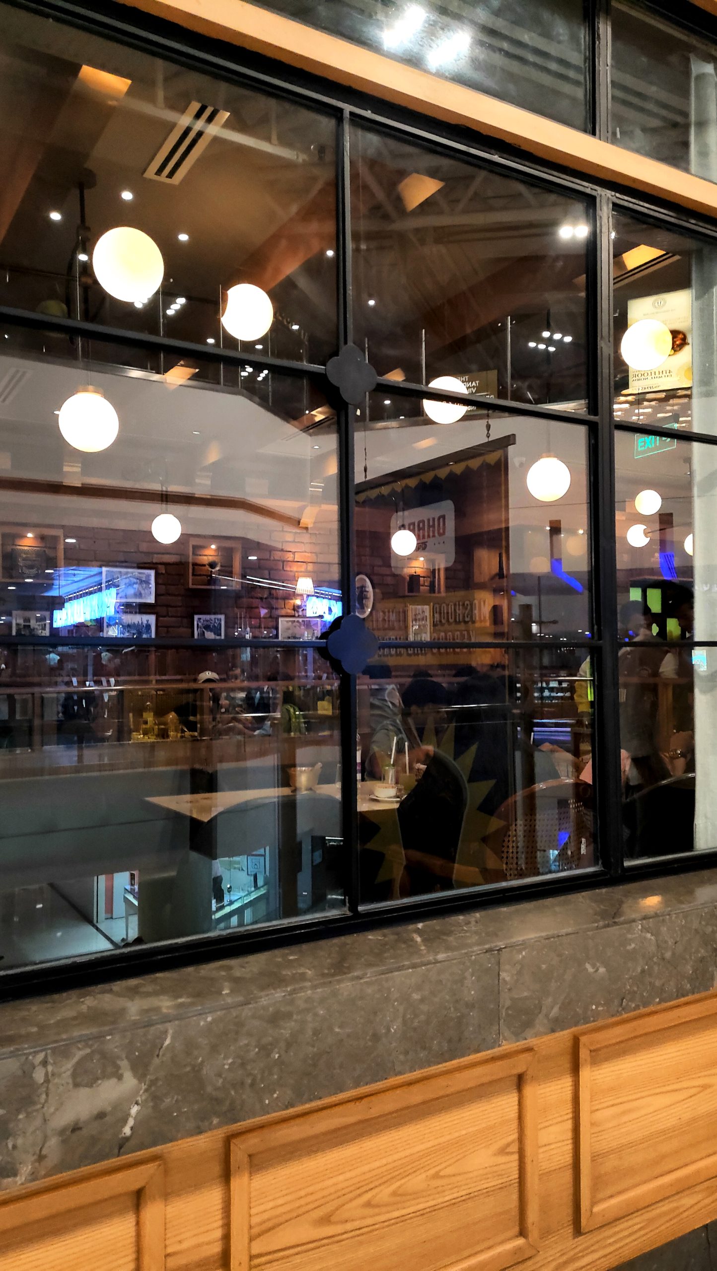 Restaurants: Where Relaxation is Served 🍽️